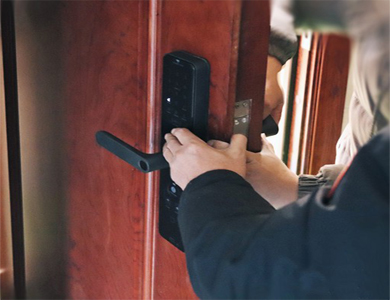 新荣24小时上门开锁公司